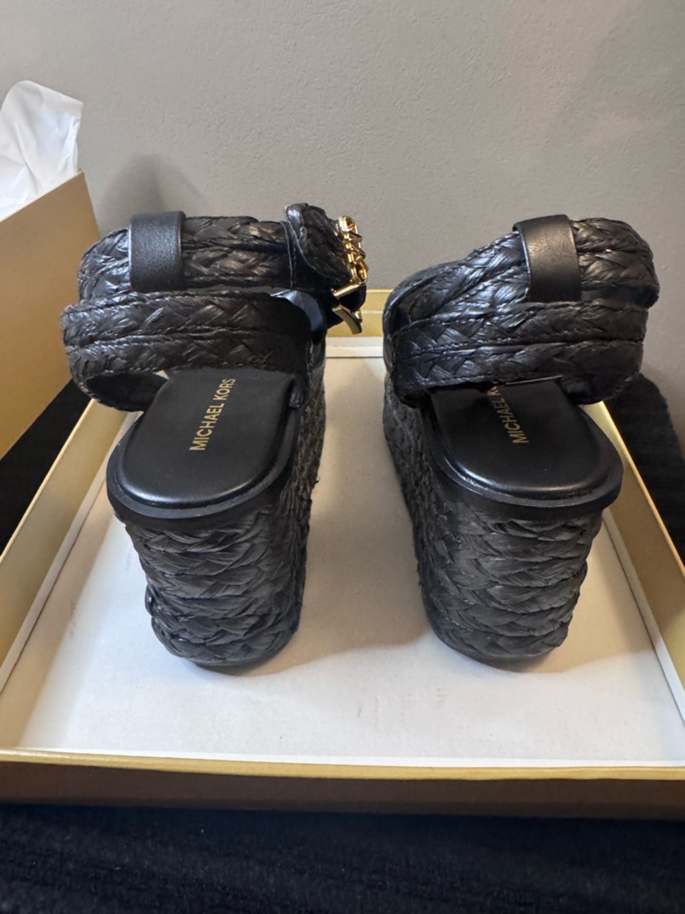 Women’s Michael Kor’s Sandra Sandal in Black size 6 - Picture 6 of 7